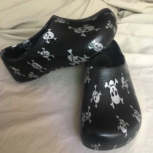 birkenstock skull clogs